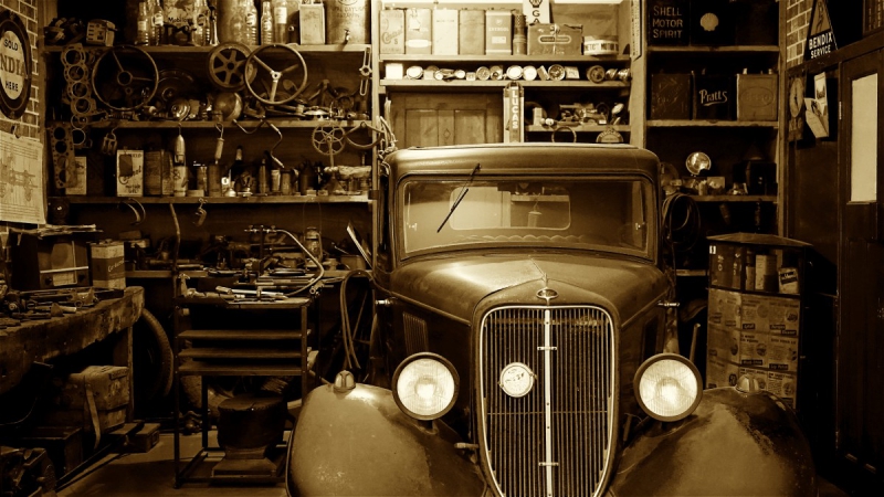 vitrine-AIGLUN-min_antique_auto_automobile_automotive_car_classic_equipment_fix-1169797